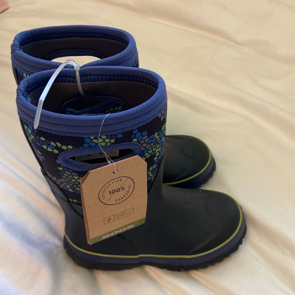 Bogs Grasp waterproof boots new with tags NWT size kids 12